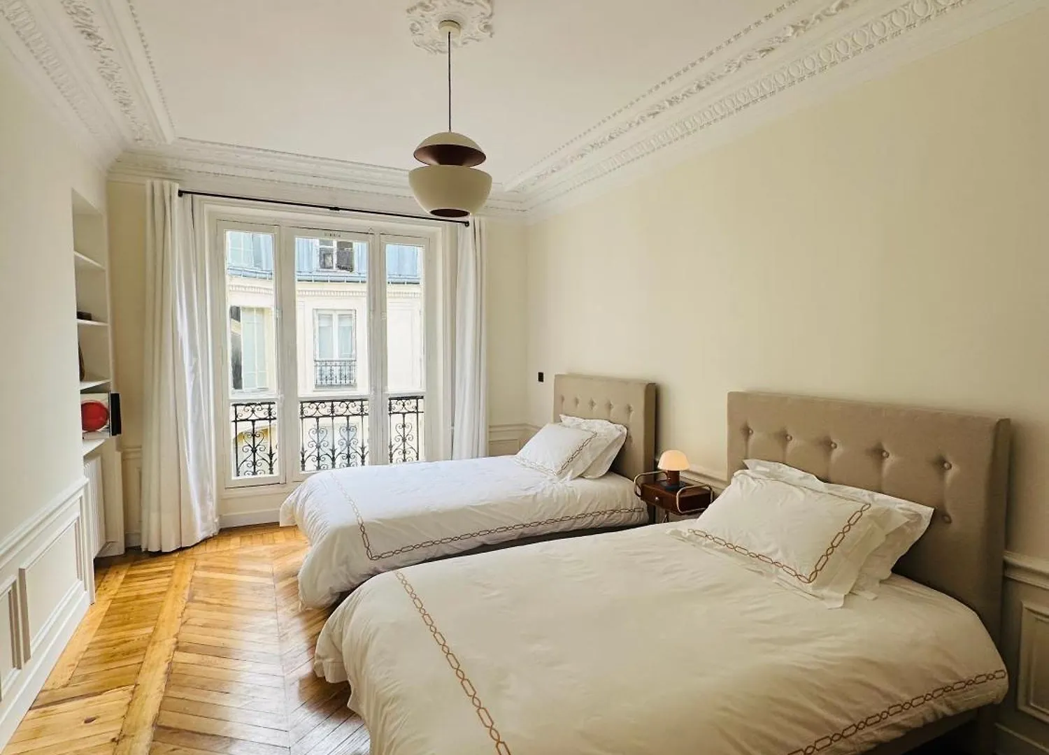3 Bedrooms In Marais Paris Apartment